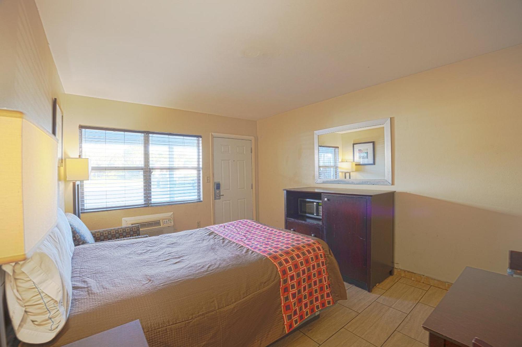 Sunrise Inn By Oyo Titusville Fl Exterior photo