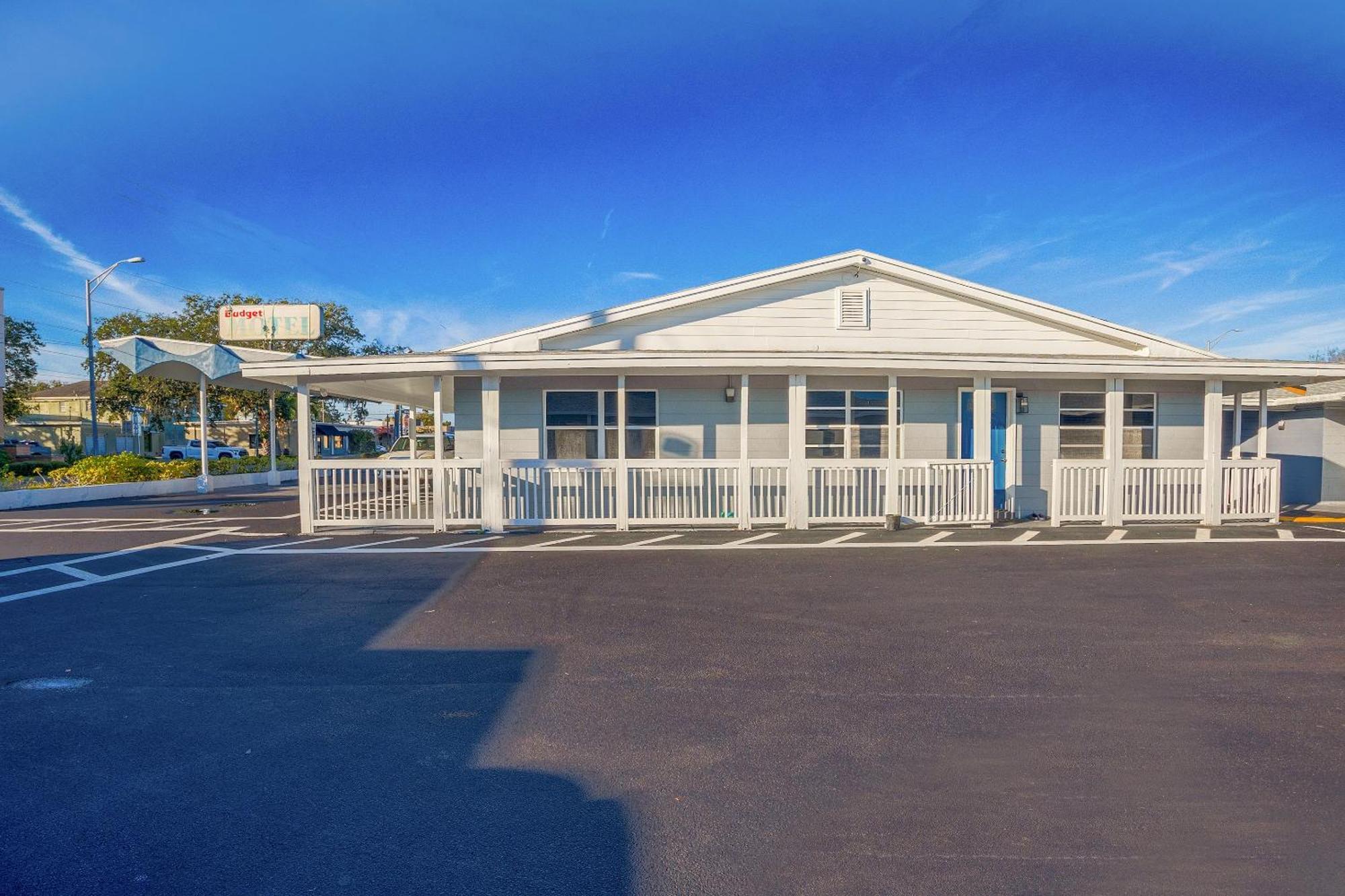 Sunrise Inn By Oyo Titusville Fl Exterior photo